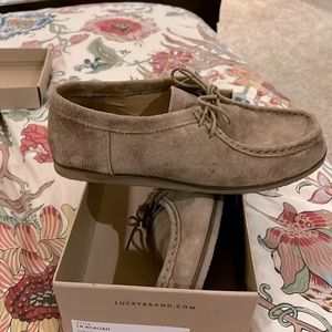 Lucky Brand size 9M brushed leather wallabees neutral sand in color NIB
